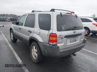 2002 Ford Escape XLT Choice with VIN 1FMYU04192KA82503, listed as a IAAI auction lot 41521335 with 128,349 mi miles. Bid and sale history available at carsss.com. Image 6.