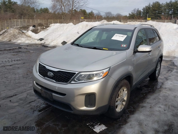 2015 Kia Sorento LX with VIN 5XYKTDA78FG646411, listed as a IAAI auction lot 41743985 with 114,802 mi miles. Bid and sale history available at carsss.com. Image 17.