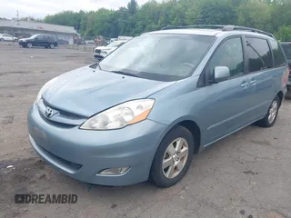 2008 Toyota Sienna XLE z VIN 5TDZK22C38S117648, wystawiony jako IAAI lot #42305609 z przebiegiem 231 156 mil mil oraz . Historia ofert i sprzedaży dostępna na DreamBid. Obrazek 2.