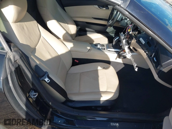 2012 BMW Z4 sDrive28i z VIN WBALL5C56CE716558, wystawiony jako IAAI lot #42065347 z przebiegiem 93 438 mil mil oraz . Historia ofert i sprzedaży dostępna na DreamBid. Obrazek 4.