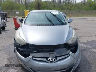 2015 Hyundai Elantra SE z VIN 5NPDH4AE1FH572184, wystawiony jako IAAI lot #41891020 z przebiegiem 261 395 mil mil oraz . Historia ofert i sprzedaży dostępna na DreamBid. Obrazek 12.