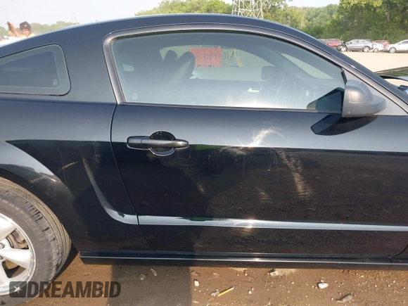 2007 Ford Mustang GT Deluxe with VIN 1ZVFT82H375246120, listed as a IAAI auction lot 42402065 with 160,902 mi miles and . Bid and sale history available at DreamBid. Image 14.