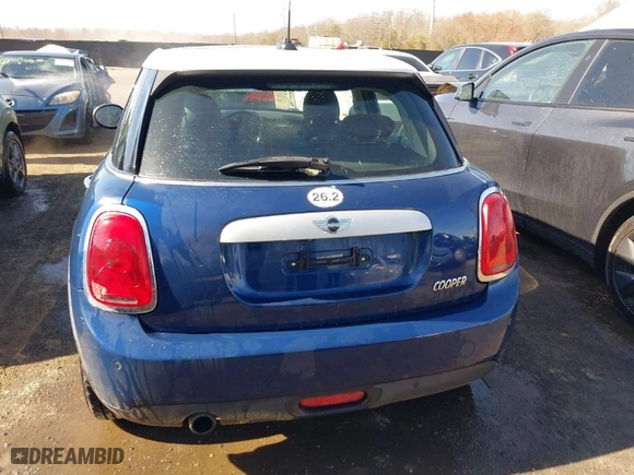 2015 MINI Cooper Hardtop 4 Door with VIN WMWXS5C57FT827124, listed as a IAAI auction lot 41806392 with NaN miles. Bid and sale history available at carsss.com. Image 16.