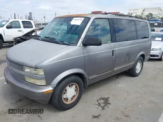 1995 Chevrolet Astro with VIN 1GNDM19W2SB240300, listed as a IAAI auction lot 41885699 with 180,150 mi miles. Bid and sale history available at carsss.com. Image 2.