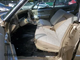 1967 Cadillac DeVille z VIN 87168311, wystawiony jako Copart lot #53429475 z przebiegiem 89 359 mil mil oraz Nie do naprawy • Non repairable. Historia ofert i sprzedaży dostępna na DreamBid. Obrazek 7.