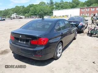 2015 BMW 3 Series 328i xDrive z VIN WBA3B5C52FP653910, wystawiony jako IAAI lot #42563622 z przebiegiem 153 033 mil mil oraz . Historia ofert i sprzedaży dostępna na DreamBid. Obrazek 4.