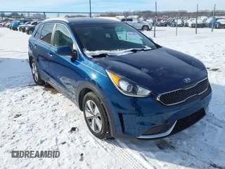 2018 Kia Niro LX with VIN KNDCB3LC3J5210563, listed as a IAAI auction lot 41570690 with 102,613 mi miles. Bid and sale history available at carsss.com. Image 1.