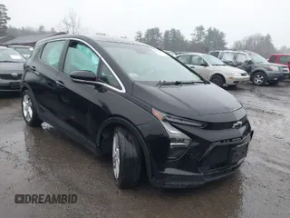 2023 Chevrolet Bolt EV 1LT z VIN 1G1FW6S02P4111699, wystawiony jako IAAI lot #41943946 z przebiegiem 57 343 mil mil oraz . Historia ofert i sprzedaży dostępna na DreamBid. Obrazek 1.