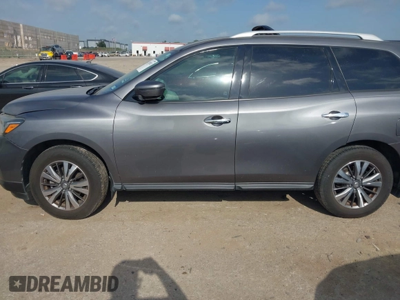 2017 Nissan Pathfinder SV z VIN 5N1DR2MN2HC611842, wystawiony jako IAAI lot #42535832 z przebiegiem 154 908 mil mil oraz . Historia ofert i sprzedaży dostępna na DreamBid. Obrazek 14.