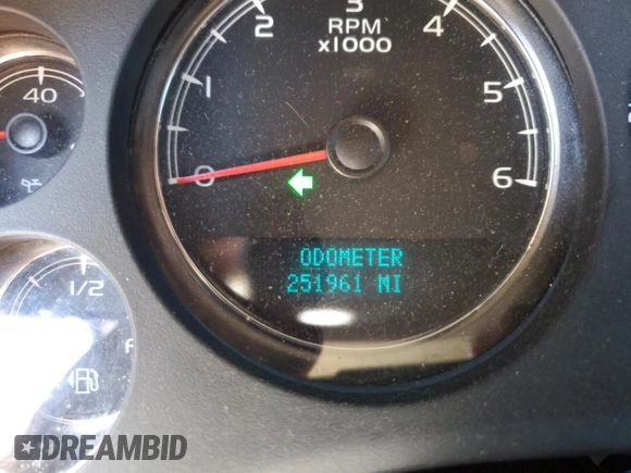 2007 Chevrolet Tahoe LS с VIN 1GNFC13CX7R396240, выставлен на аукционе Copart как лот 52126425 с пробегом 251 961 миль миль и Списание • Salvage title. История ставок и продаж доступна на DreamBid. Изображение 9.