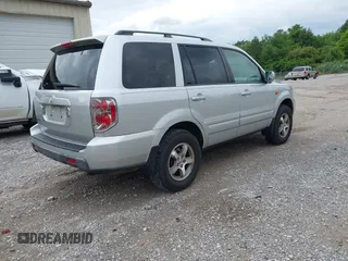 2008 Honda Pilot SE with VIN 5FNYF28338B022776, listed as a IAAI auction lot 42176122 with 180,049 mi miles and . Bid and sale history available at carsss.com. Image 4.