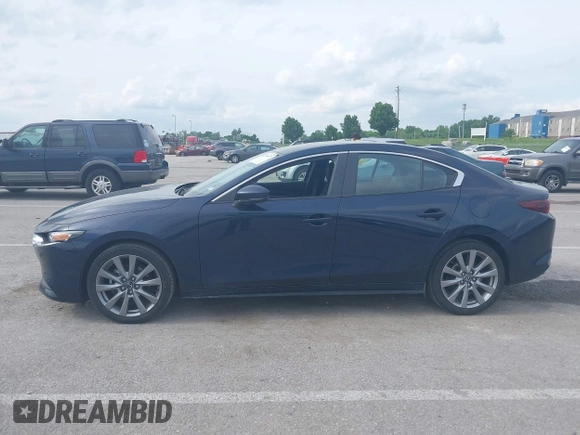 2021 Mazda 3 Select с VIN JM1BPBBL3M1334417, выставлен на аукционе IAAI как лот 42296677 с пробегом 37 142 миль миль и . История ставок и продаж доступна на DreamBid. Изображение 13.