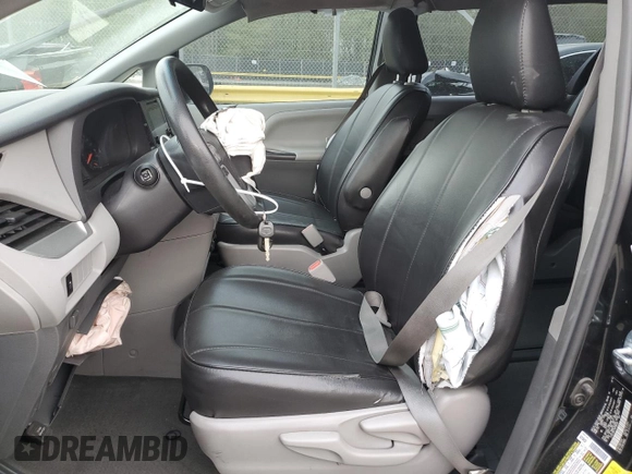 2017 Toyota Sienna L z VIN 5TDZZ3DC1HS786239, wystawiony jako Copart lot #53664265 z przebiegiem Nie podano mil oraz Szkoda całkowita • Salvage title. Historia ofert i sprzedaży dostępna na DreamBid. Obrazek 7.
