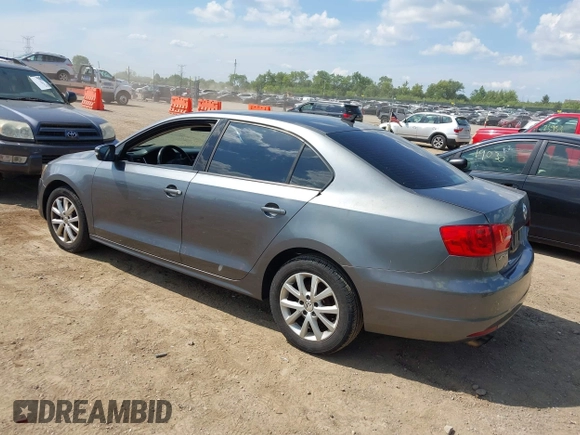 2011 Volkswagen Jetta SE с VIN 3VWDZ7AJ7BM381284, выставлен на аукционе IAAI как лот 42541349 с пробегом 139 299 миль миль и . История ставок и продаж доступна на DreamBid. Изображение 3.