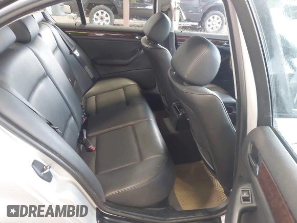 2005 BMW 3 Series 325i with VIN WBAEV33435KX12700, listed as a IAAI auction lot 42803872 with 111,410 mi miles and . Bid and sale history available at DreamBid. Image 8.
