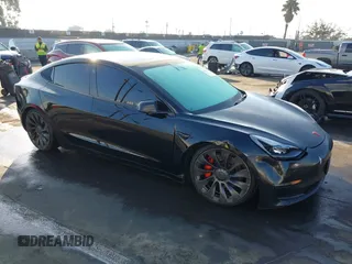 2022 Tesla Model 3 Performance z VIN 5YJ3E1EC7NF137744, wystawiony jako IAAI lot #41427701 z przebiegiem Nie podano mil oraz . Historia ofert i sprzedaży dostępna na DreamBid. Obrazek 1.