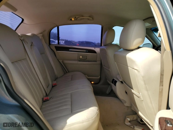 2006 Lincoln Town Car Signature with VIN 1LNHM81V56Y648066, listed as a Copart auction lot 45041495 with 189,137 mi miles and Salvage Title. Bid and sale history available at carsss.com. Image 10.