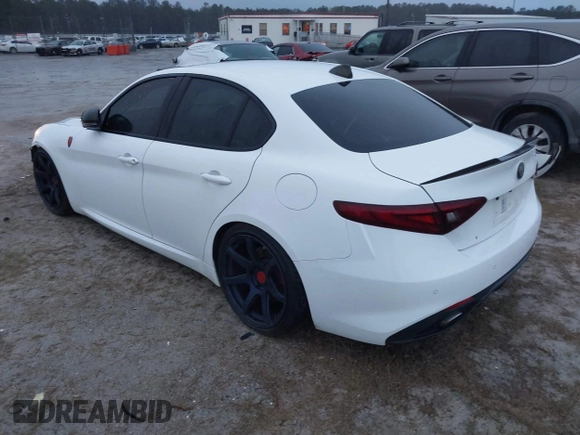 2017 Alfa Romeo Giulia Ti z VIN ZARFAECN2H7539370, wystawiony jako IAAI lot #41762612 z przebiegiem 100 629 mil mil oraz . Historia ofert i sprzedaży dostępna na DreamBid. Obrazek 3.