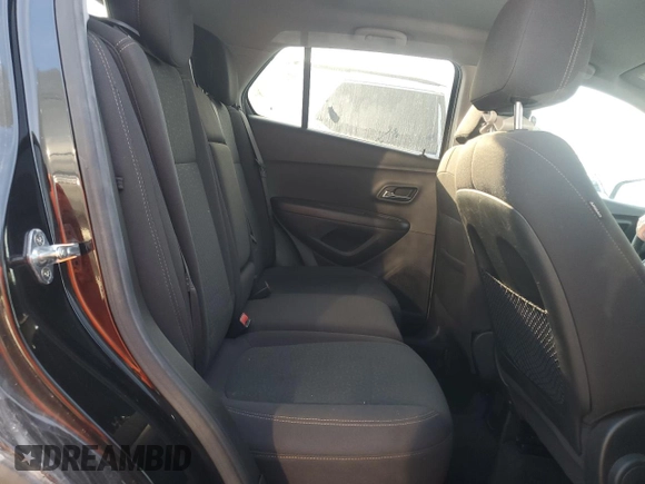 2021 Chevrolet Trax LS z VIN KL7CJKSB5MB303139, wystawiony jako Copart lot #46196595 z przebiegiem 59 255 mil mil oraz Szkoda całkowita • Salvage title. Historia ofert i sprzedaży dostępna na DreamBid. Obrazek 11.