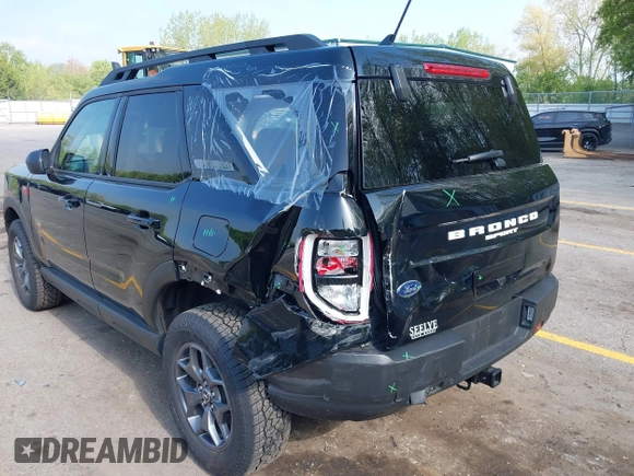 2022 Ford Bronco Sport Badlands z VIN 3FMCR9D95NRD81024, wystawiony jako IAAI lot #42255256 z przebiegiem 15 234 mil mil oraz . Historia ofert i sprzedaży dostępna na DreamBid. Obrazek 17.