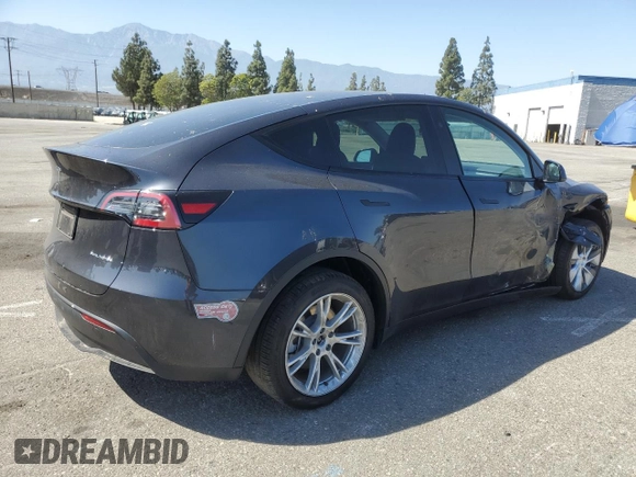2024 Tesla Model Y Long Range z VIN 7SAYGDEE2RA223052, wystawiony jako Copart lot #61485025 z przebiegiem 13 268 mil mil oraz Szkoda całkowita • Salvage title. Historia ofert i sprzedaży dostępna na DreamBid. Obrazek 3.