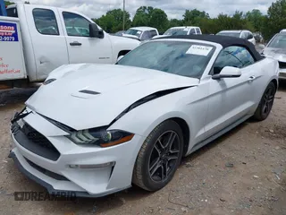 2018 Ford Mustang EcoBoost Premium z VIN 1FATP8UH7J5155047, wystawiony jako IAAI lot #42381470 z przebiegiem 84 290 mil mil oraz . Historia ofert i sprzedaży dostępna na DreamBid. Obrazek 17.