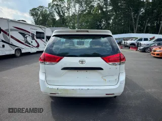 2014 Toyota Sienna L z VIN 5TDZK3DC0ES439470, wystawiony jako Copart lot #61039755 z przebiegiem Nie podano mil oraz Czysty tytuł • Clean title. Historia ofert i sprzedaży dostępna na DreamBid. Obrazek 6.