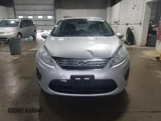 2013 Ford Fiesta SE z VIN 3FADP4BJ8DM220456, wystawiony jako Copart lot #58596825 z przebiegiem 115 933 mil mil oraz Szkoda całkowita • Salvage title. Historia ofert i sprzedaży dostępna na DreamBid. Obrazek 5.