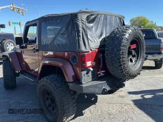 2010 Jeep Wrangler Sahara z VIN 1J4AA5D15AL154750, wystawiony jako Copart lot #55258735 z przebiegiem 157 811 mil mil oraz Czysty tytuł • Clean title. Historia ofert i sprzedaży dostępna na DreamBid. Obrazek 3.