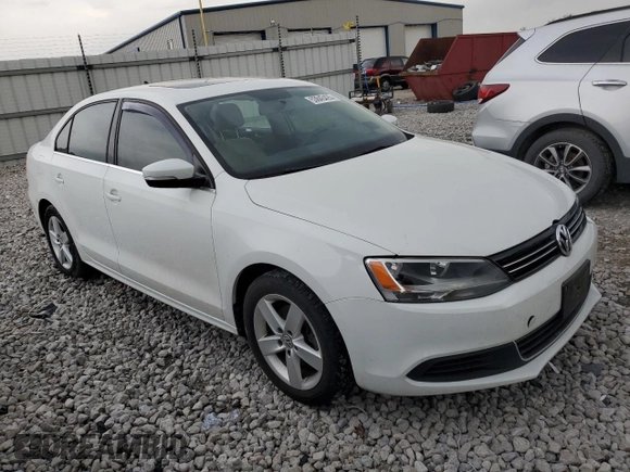 2014 Volkswagen Jetta TDI w/Premium/Nav with VIN 3VWLL7AJ2EM415889, listed as a Copart auction lot 53643425 with 174,183 mi miles and Salvage title. Bid and sale history available at DreamBid. Image 4.