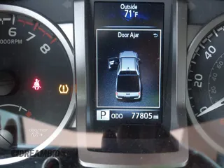 2022 Toyota Tacoma SR5 z VIN 3TMBZ5DN5NM036322, wystawiony jako IAAI lot #42437939 z przebiegiem 77 805 mil mil oraz . Historia ofert i sprzedaży dostępna na DreamBid. Obrazek 16.