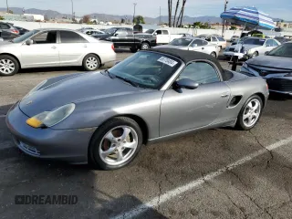 2002 Porsche Boxster z VIN WP0CA29862U621821, wystawiony jako Copart lot #85770484 z przebiegiem 121 843 mil mil oraz Czysty tytuł • Clean title. Historia ofert i sprzedaży dostępna na DreamBid. Obrazek 1.