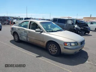 2003 Volvo S60 2.4L with VIN YV1RS61T332276236, listed as a IAAI auction lot 41850321 with 92,685 mi miles. Bid and sale history available at carsss.com. Image 1.