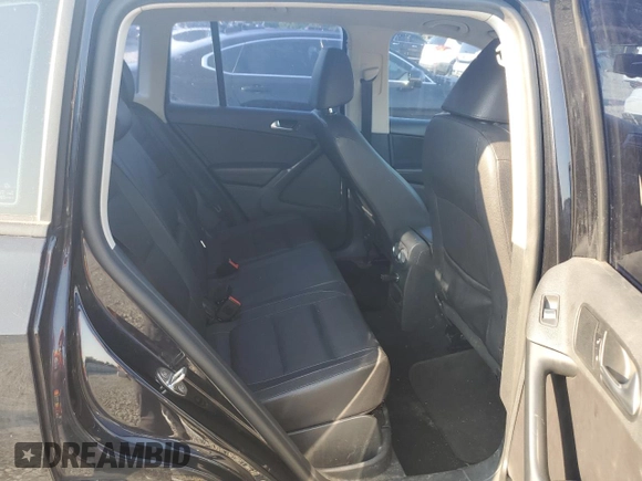 2017 Volkswagen Tiguan S с VIN WVGAV7AX5HK020668, выставлен на аукционе Copart как лот 60418325 с пробегом 141 830 миль миль и Чистый • Clean title. История ставок и продаж доступна на DreamBid. Изображение 11.