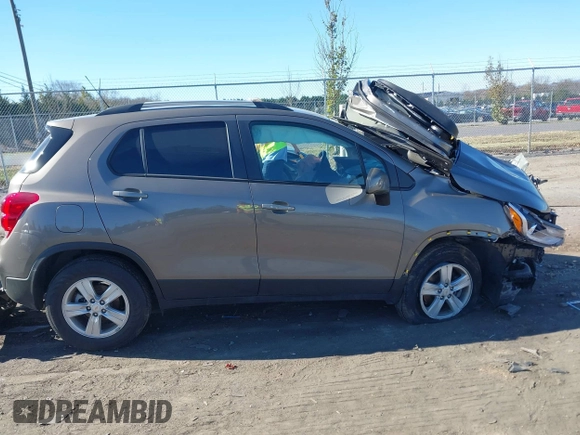 2021 Chevrolet Trax LT with VIN KL7CJPSB4MB339238, listed as a IAAI auction lot 40836414 with 32,920 mi miles. Bid and sale history available at carsss.com. Image 13.