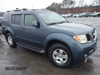 2005 Nissan Pathfinder SE z VIN 5N1AR18W75C780945, wystawiony jako IAAI lot #41604726 z przebiegiem Nie podano mil oraz . Historia ofert i sprzedaży dostępna na DreamBid. Obrazek 1.