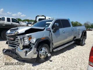2022 GMC Sierra 3500HD SLT z VIN 1GT49UEY5NF360897, wystawiony jako Copart lot #47723514 z przebiegiem 8272 mil mil oraz Szkody całkowita. Historia ofert i sprzedaży dostępna na DreamBid. Obrazek 2.