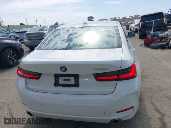 2024 BMW 3 Series 330e with VIN 3MW39FF00R8D79501, listed as a IAAI auction lot 41814127 with 17,392 mi miles. Bid and sale history available at carsss.com. Image 17.