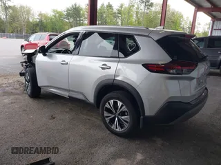 2021 Nissan Rogue SV z VIN 5N1AT3BB4MC723006, wystawiony jako IAAI lot #42225895 z przebiegiem 48 898 mil mil oraz . Historia ofert i sprzedaży dostępna na DreamBid. Obrazek 3.