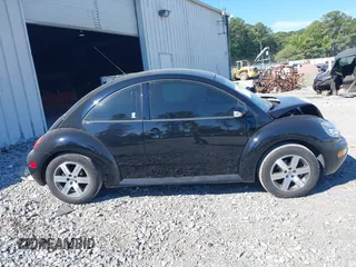 2005 Volkswagen New Beetle Coupe GL with VIN 3VWBK31C25M413925, listed as a IAAI auction lot 39823280 with 72,382 mi miles. Bid and sale history available at carsss.com. Image 13.