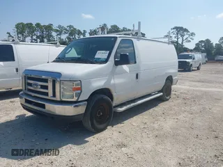 2013 Ford Econoline Cargo Commercial z VIN 1FTNE2EW4DDA25532, wystawiony jako IAAI lot #42136969 z przebiegiem 228 446 mil mil oraz . Historia ofert i sprzedaży dostępna na DreamBid. Obrazek 17.