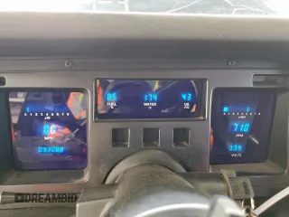 1988 Chevrolet Corvette z VIN 1G1YY2185J5122359, wystawiony jako Copart lot #59104315 z przebiegiem 93 088 mil mil oraz Czysty tytuł • Clean title. Historia ofert i sprzedaży dostępna na DreamBid. Obrazek 9.