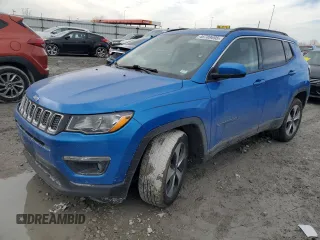 2018 Jeep Compass Latitude z VIN 3C4NJCBB8JT235284, wystawiony jako Copart lot #46789695 z przebiegiem 62 751 mil mil oraz Szkoda całkowita • Salvage title. Historia ofert i sprzedaży dostępna na DreamBid. Obrazek 1.