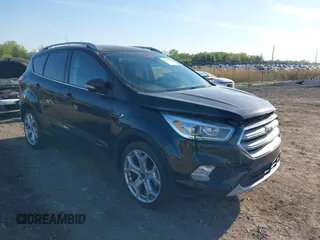 2019 Ford Escape Titanium с VIN 1FMCU0J92KUC58168, выставлен на аукционе IAAI как лот 42240518 с пробегом 43 590 миль миль и . История ставок и продаж доступна на DreamBid. Изображение 1.