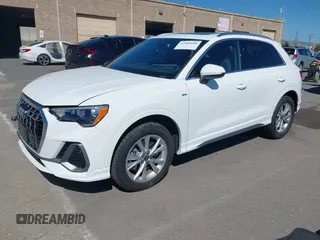 2022 Audi Q3 S line Premium z VIN WA1DECF32N1148121, wystawiony jako IAAI lot #42304046 z przebiegiem 19 547 mil mil oraz . Historia ofert i sprzedaży dostępna na DreamBid. Obrazek 2.