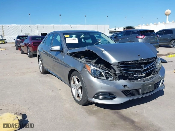 2014 Mercedes-Benz E-Class E 350 Sport with VIN WDDHF5KB4EA869026, listed as a IAAI auction lot 41771186 with 66,193 mi miles. Bid and sale history available at carsss.com. Image 1.