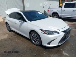 2020 Lexus ES with VIN 58ADZ1B18LU065117, listed as a IAAI auction lot 42030156 with 80,635 mi miles. Bid and sale history available at carsss.com. Image 1.
