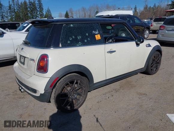 2009 MINI Hardtop S with VIN WMWMF73519TT99560, listed as a IAAI auction lot 41691939 with Not provided miles and . Bid and sale history available at DreamBid. Image 4.