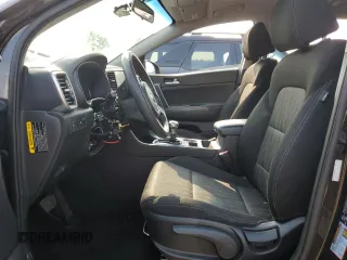 2020 Kia Sportage LX z VIN KNDPMCAC1L7670648, wystawiony jako Copart lot #59913015 z przebiegiem 78 279 mil mil oraz Czysty tytuł • Clean title. Historia ofert i sprzedaży dostępna na DreamBid. Obrazek 7.