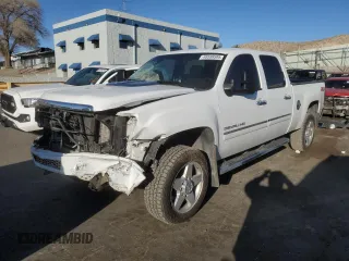 2013 GMC Sierra 2500HD Denali z VIN 1GT125E89DF196646, wystawiony jako Copart lot #48599505 z przebiegiem Nie podano mil oraz Szkoda całkowita • Salvage title. Historia ofert i sprzedaży dostępna na DreamBid. Obrazek 1.